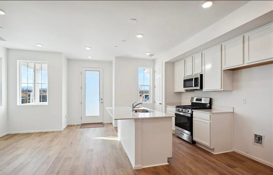 Building Photo - 2875 Taryn St