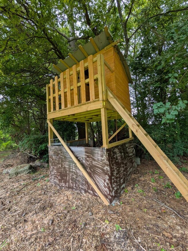 Building Photo - 102 Huntington Ridge Rd