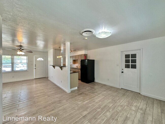 Building Photo - 3 br, 1.5 bath House - 707 S. 13th St