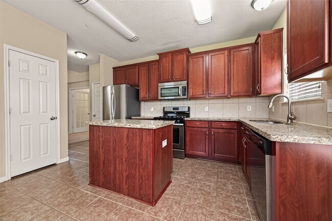 Building Photo - 26339 Richwood Oaks Dr