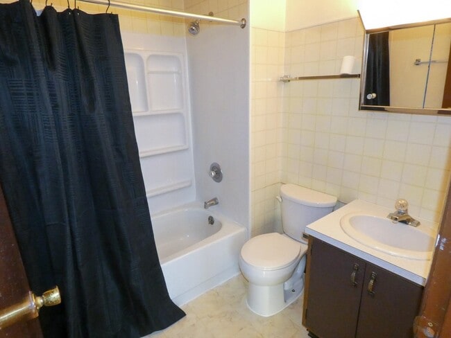 Building Photo - 15 E Main St