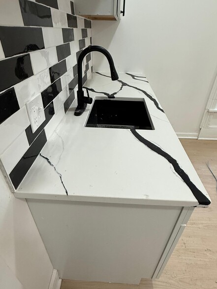 Building Photo - 1447 W 101st St