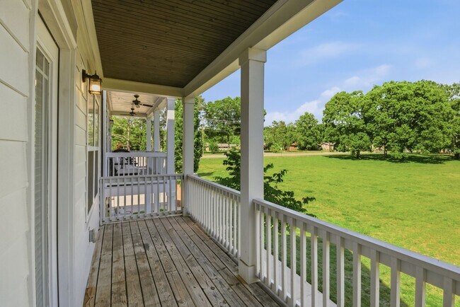 Building Photo - 632 Parkvue Pl Dr
