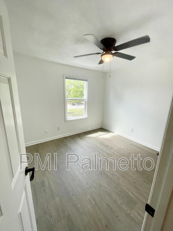 Building Photo - 138 Villa Ct