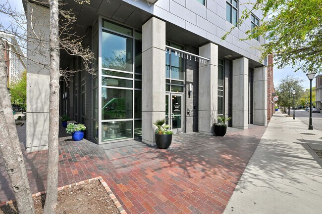 Building Photo - 28 Woolfe St