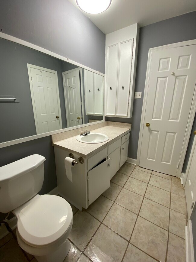 Building Photo - 401 Advocate Ct