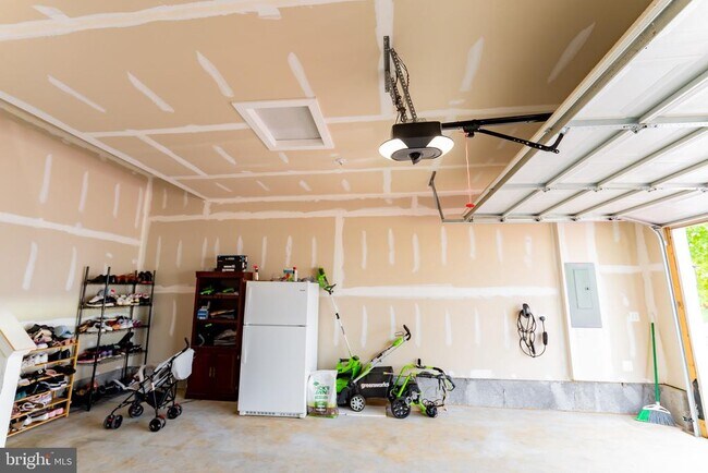Building Photo - 41914 Spring Air Dr