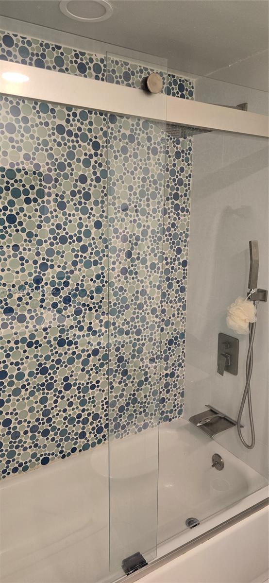 Building Photo - 2539 S Bayshore Dr