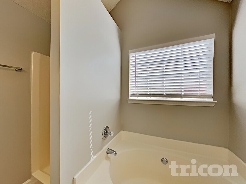 Building Photo - 7819 Bar Harbor Dr