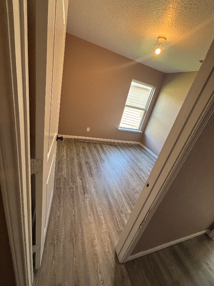 Building Photo - 4606 Le Villas