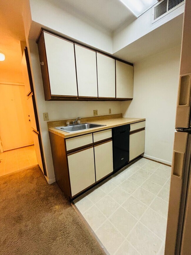 Building Photo - 507 Sunridge Dr