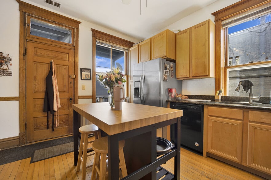 Building Photo - 3135 N Clifton Ave