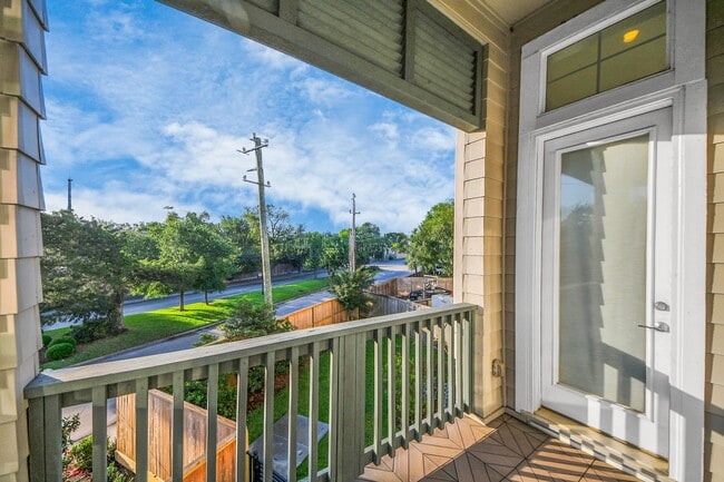 Building Photo - 4005 Woodshire Vlg Ests