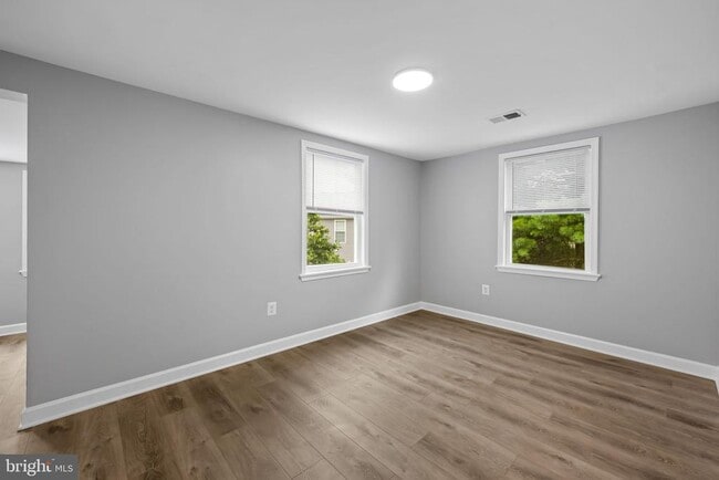 Building Photo - 1520 Dorchester Ave