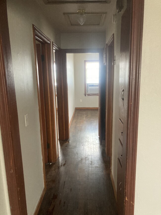 Building Photo - 910 Bell Dr