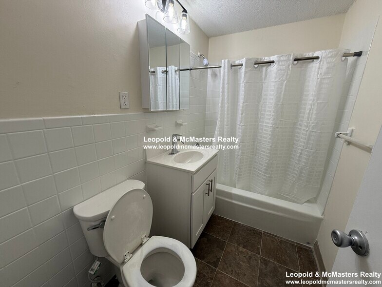 Building Photo - 79 Gardner St