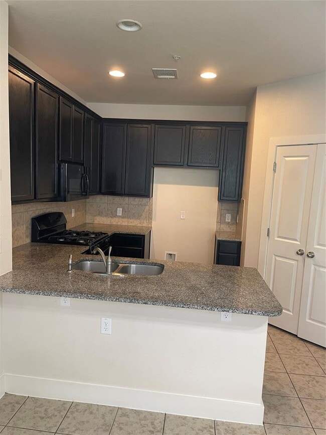 Building Photo - 2212 Creekside Ln