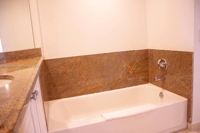 Building Photo - 1717 N Bayshore Dr