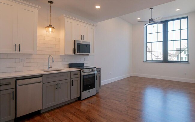 Primary Photo - 15 Cranston Ave