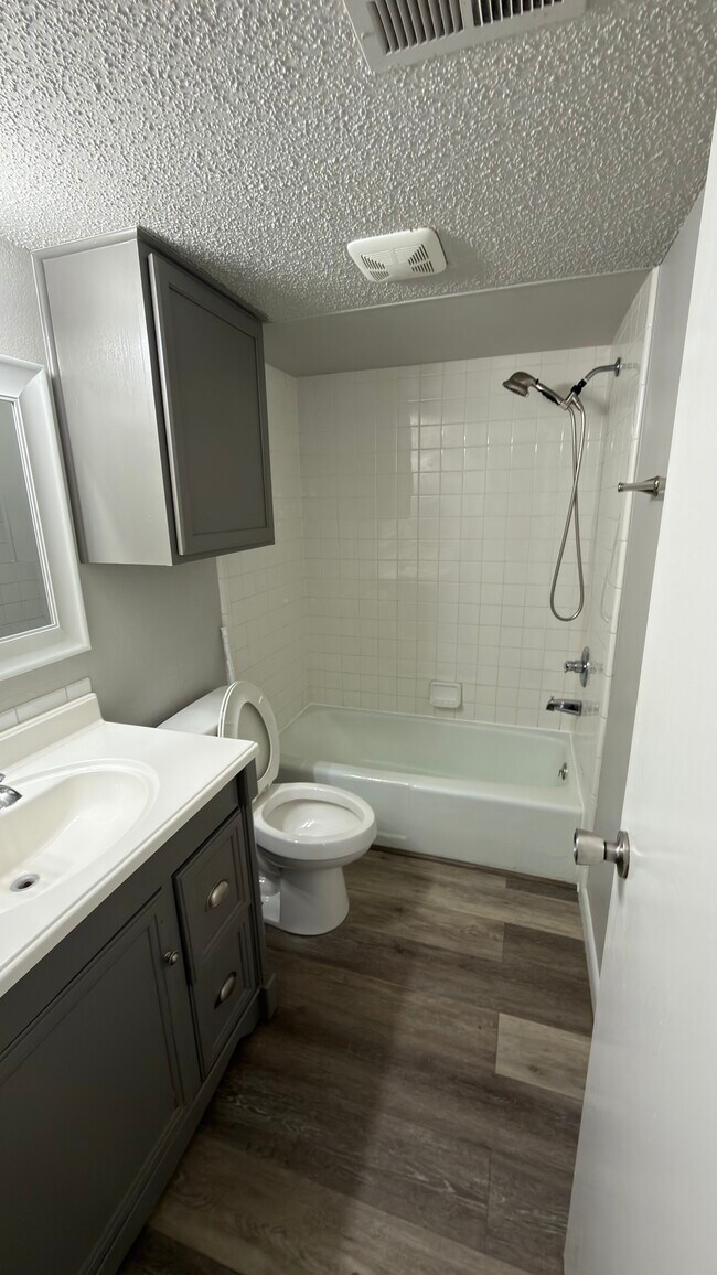 Building Photo - 150 W Kent St