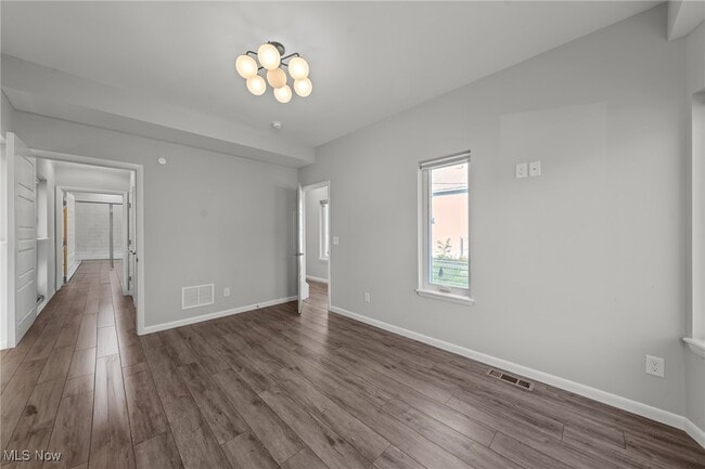 Building Photo - 1928 W 48th St