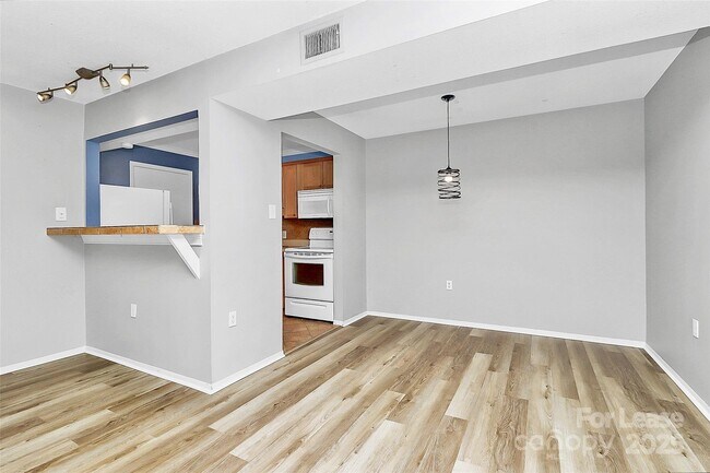 Building Photo - 5012 Sardis Rd