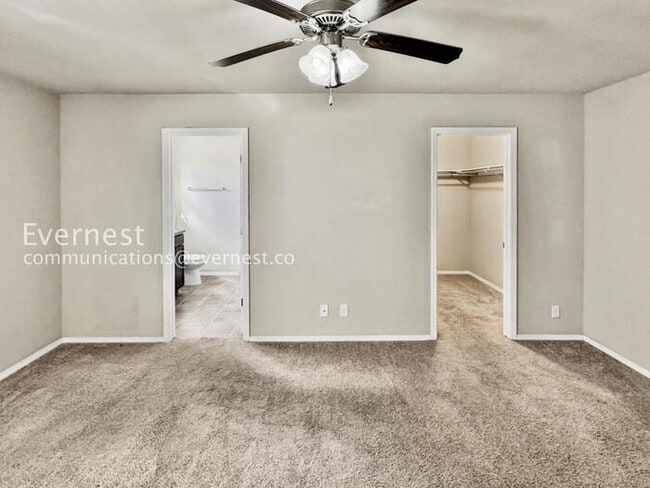 Building Photo - 3 Bed/2 Bath Home with Fenced Yard & Garage / Pet-Friendly / Available Soon!