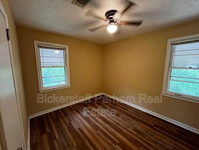 Building Photo - 4445 Sims St