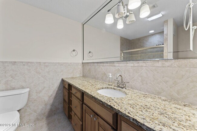 Building Photo - 618 8th Ave N