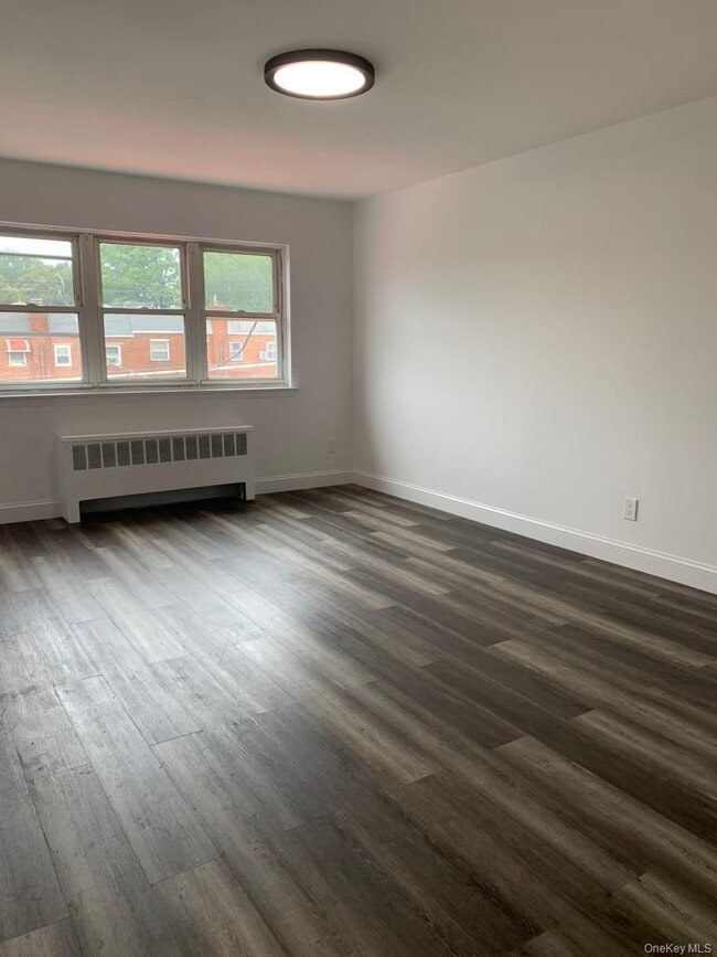 Building Photo - 4410 Baychester Ave