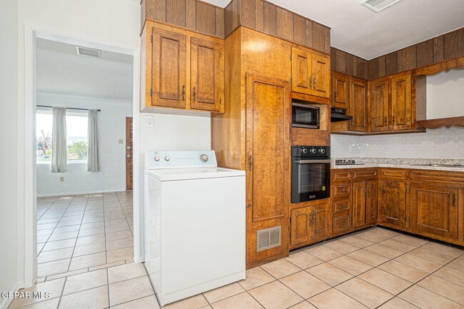 Building Photo - 7813 Rodeo Ave