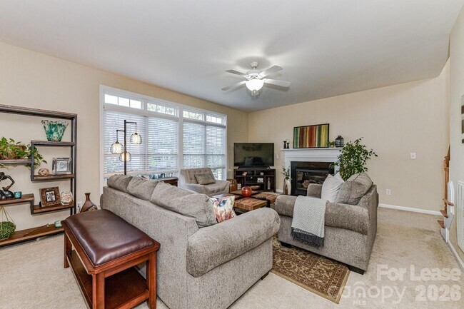 Building Photo - 10645 Castlehill Dr