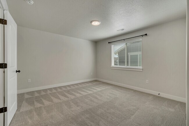 Building Photo - 1316 W Quailhill Rd