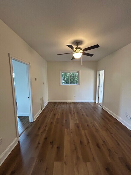 Building Photo - 1202 W Elm St