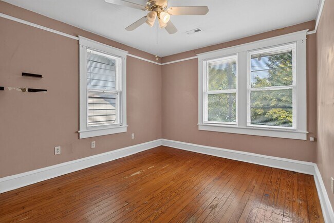 Building Photo - 325 50th St
