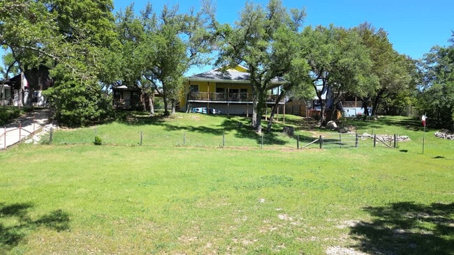 Building Photo - 2388 Lakeshore Dr