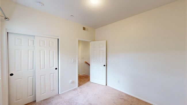 Building Photo - Amazing 2 Bedroom/2.5 Bathroom