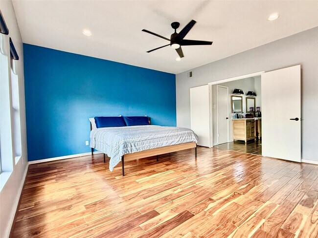 Building Photo - 608 W Drew St