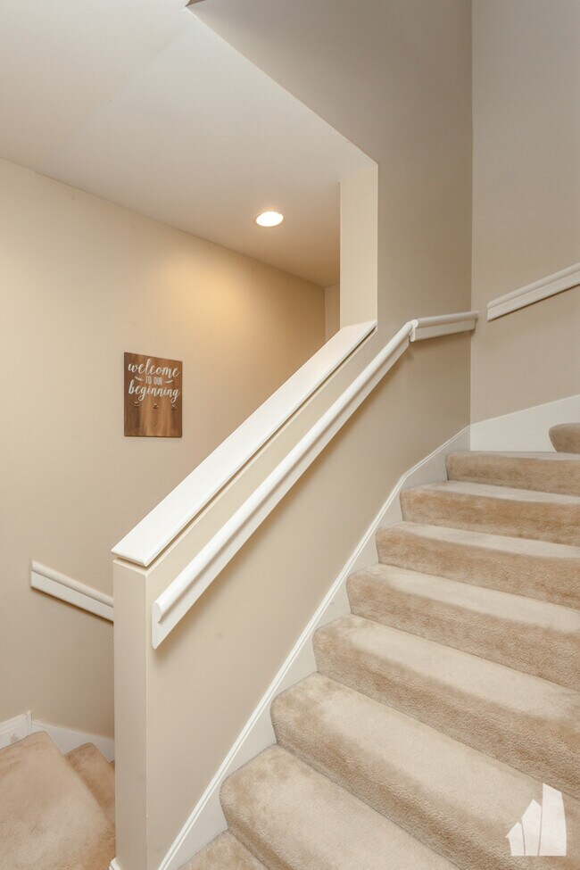 Building Photo - 648 W 16th St