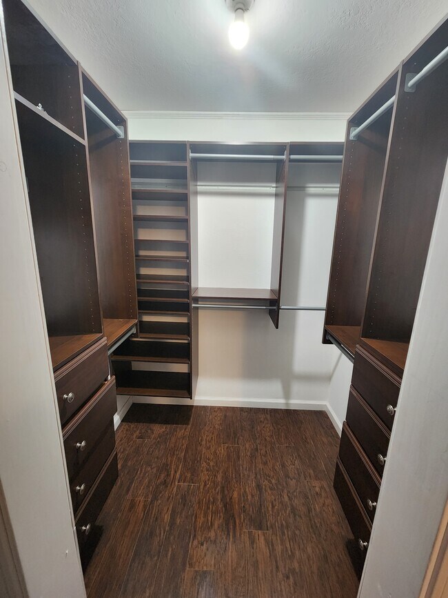 Master closet - 2801 Timberpeg Ct