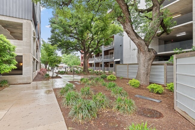 Building Photo - 4361 S Congress Ave