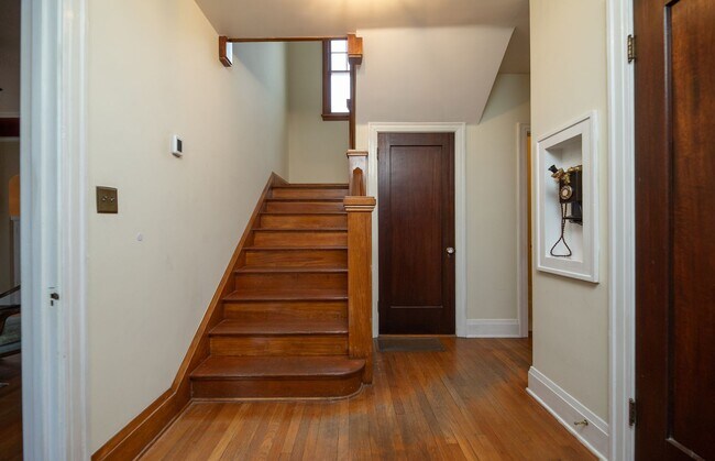 Building Photo - WONDERFUL HISTORIC 5 BED 3 BATH PROPERTY WITH CARRIAGE HOUSE