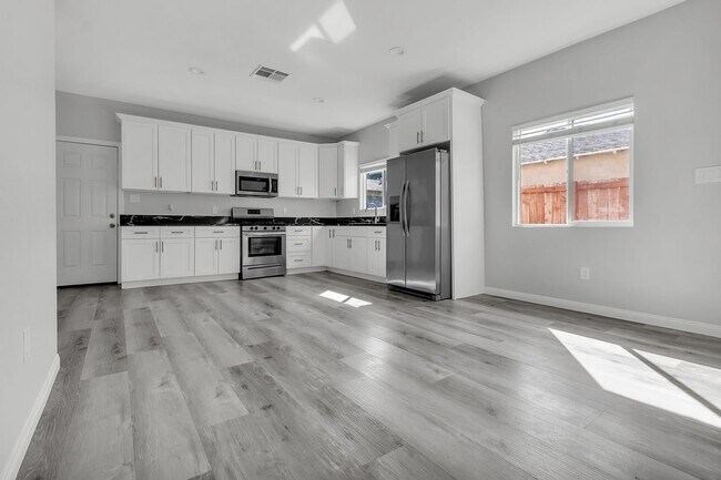 Building Photo - 1437 Arroyo Ave