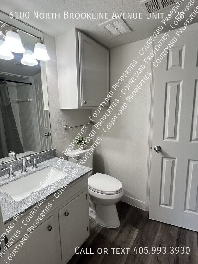 Building Photo - 6100 N Brookline Ave