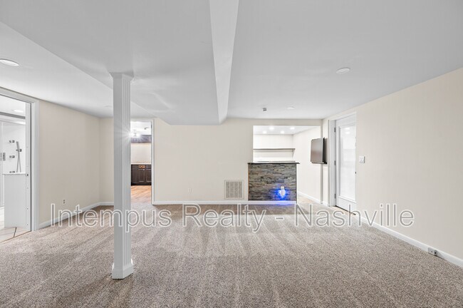 Building Photo - 7020 Bonnamere Dr