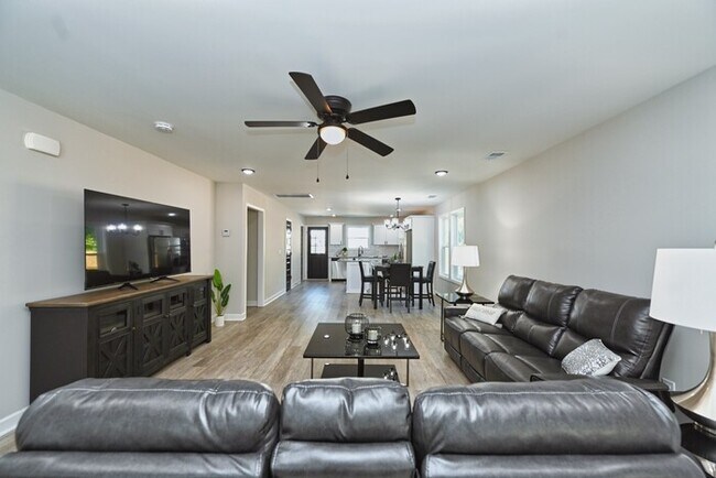 Building Photo - 146 N Trigg Ave