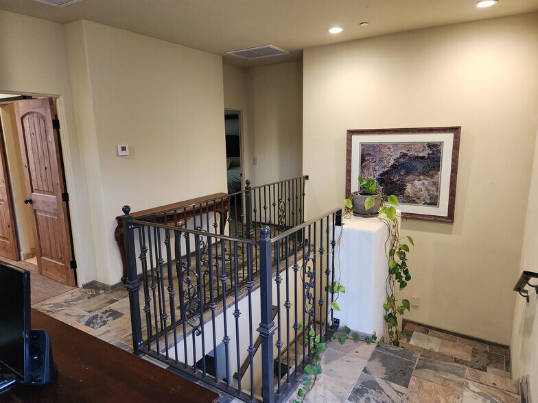 Building Photo - 2296 Holly Dr