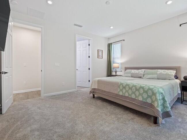 Building Photo - Spacious 3-Bedroom Home with Granite Touches!