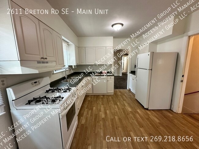 Building Photo - 2611 Breton Rd SE