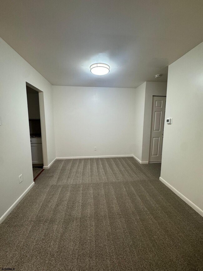 Building Photo - 703 Camelback Ct